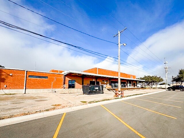 More Photos Of 201 E Illinois Ave, Midland Office For Sale