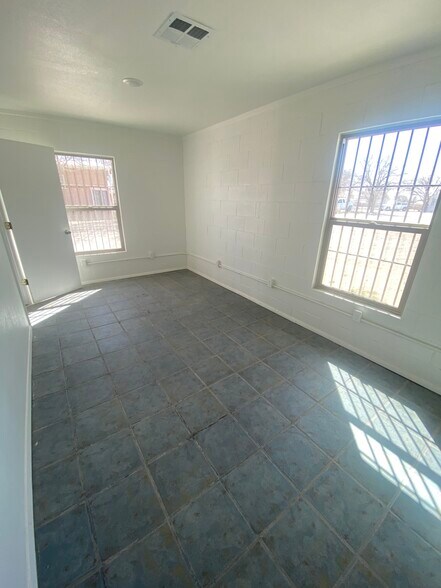 More Photos Of 12494 Montana Ave, El Paso Office For Lease