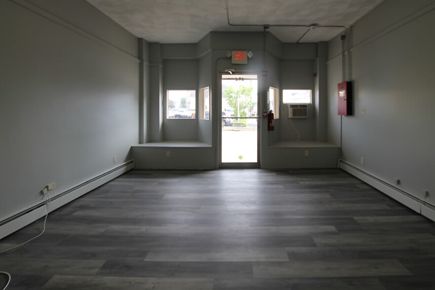 More Photos Of 492-494 Warren Ave, East Providence Storefront Retail Office For Sale