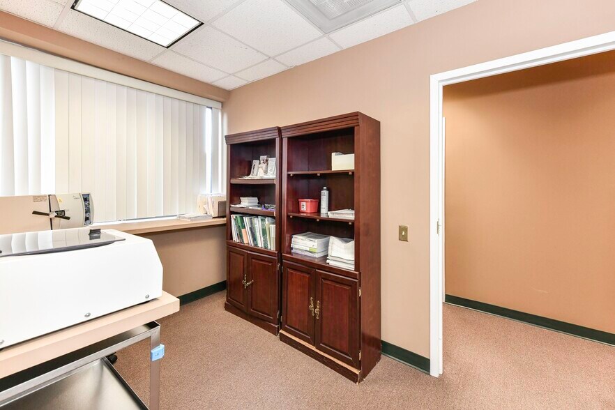 More Photos Of 3701 S George Mason Dr, Falls Church Apartments For Lease