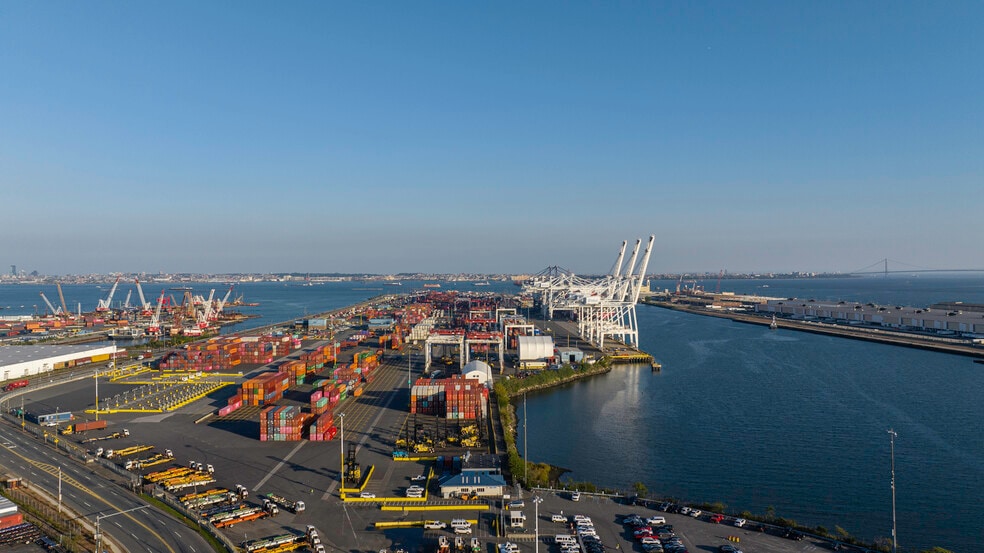 More Photos Of 25 Colony Rd, Jersey City Warehouse For Lease