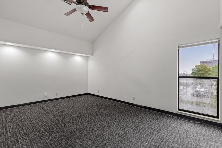 More Photos Of 1515 S Boulder Ave, Tulsa Office For Lease