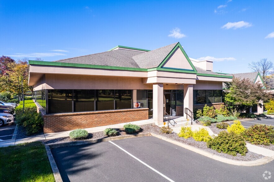 Primary Photo Of 200 Highpoint Dr, Chalfont Office For Sale