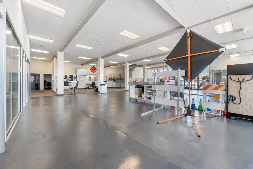 More Photos Of 8399 Edgewater Dr, Oakland Warehouse For Lease