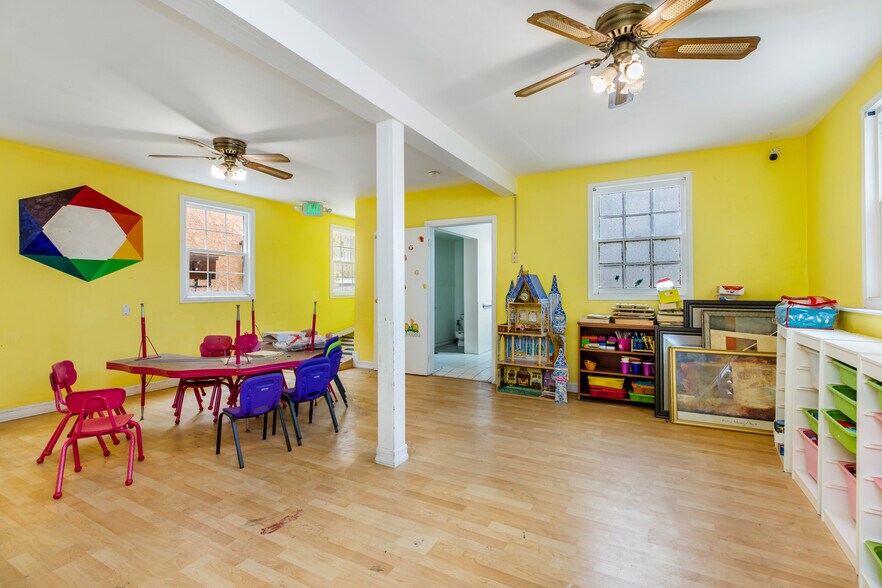 More Photos Of 632 W Stocker St, Glendale Religious Facility For Sale