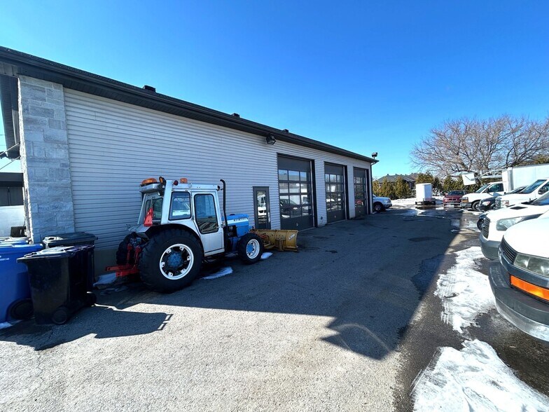 More Photos Of 3235 Ch D'oka, Sainte-Marthe-sur-le-Lac Freestanding For Sale