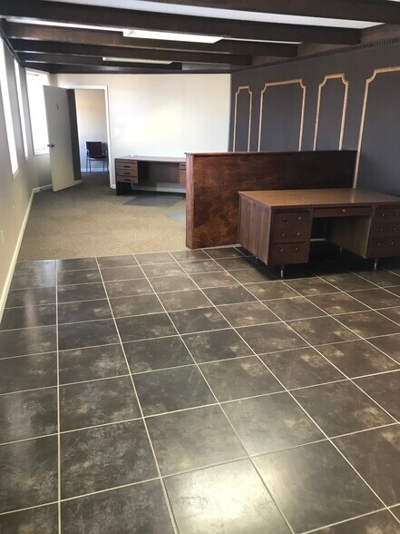More Photos Of 1818 Union Ave, Altoona Office For Lease
