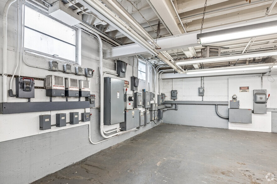 More Photos Of 2204-2230 Erie Blvd, Syracuse Manufacturing For Sale