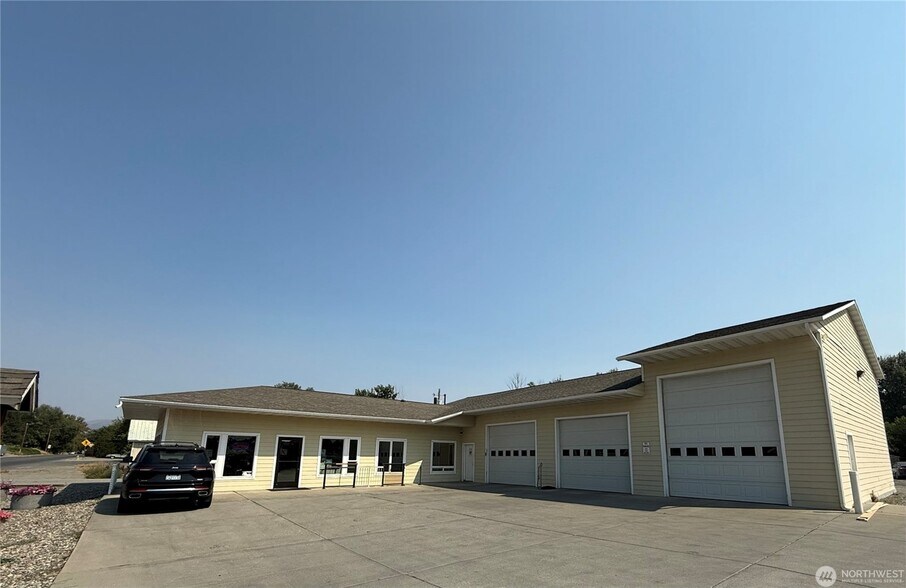 More Photos Of 509 Okoma Dr, Omak Office For Sale