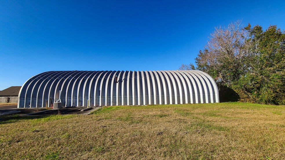 More Photos Of 282 Rees St, Breaux Bridge Light Distribution For Sale