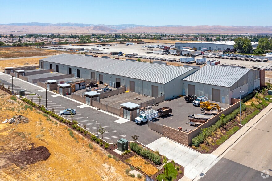 More Photos Of 3608 Shamrock Way, Tracy Warehouse For Lease