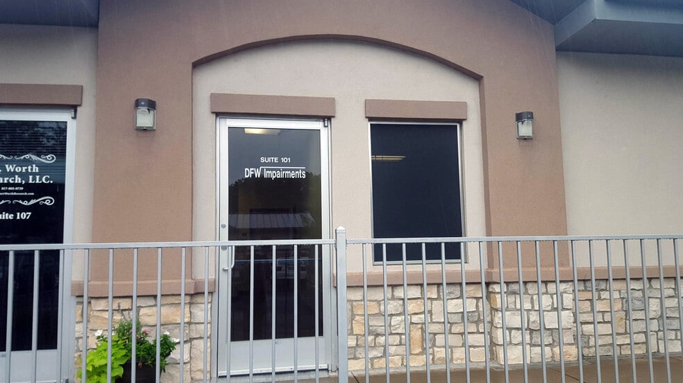 More Photos Of 4303 S Bowen Rd, Arlington Self Storage For Lease