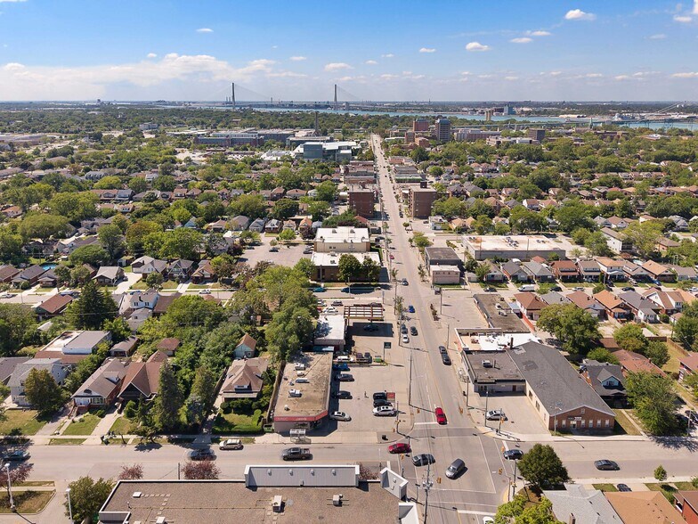 More Photos Of 1705 Wyandotte St W, Windsor Storefront For Sale