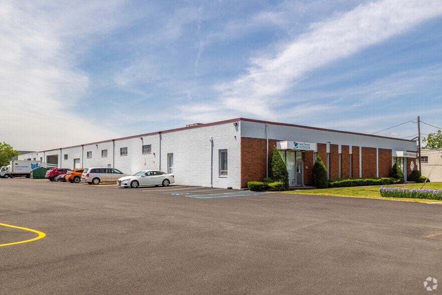 Primary Photo Of 150 Commerce Rd, Carlstadt Warehouse For Lease