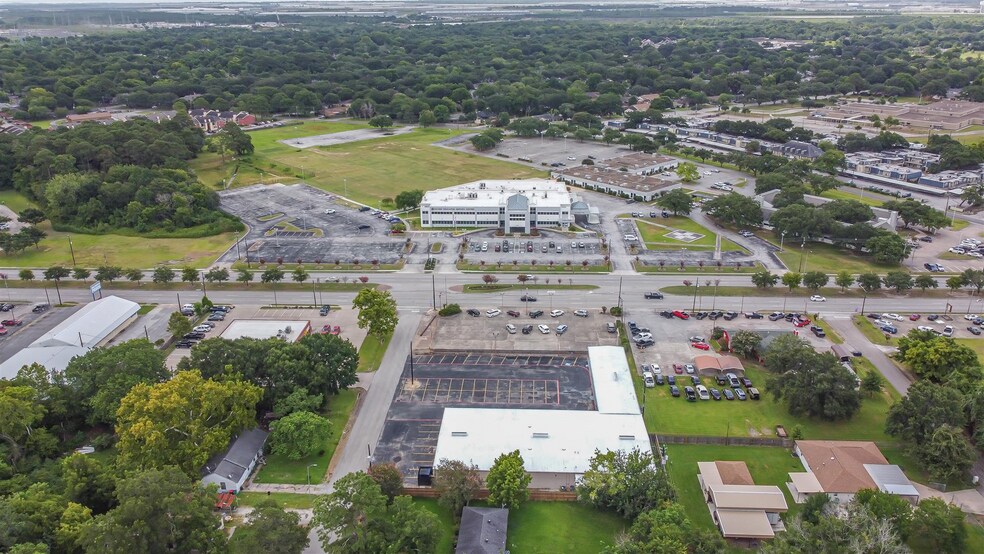 More Photos Of 1301-1309 Sandy Ln, Baytown General Retail For Sale