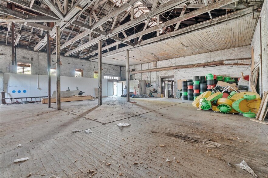 More Photos Of 710 SE 2nd St, Gainesville Warehouse For Lease