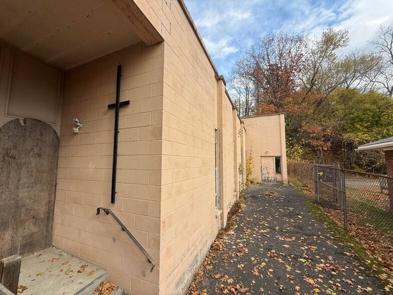 More Photos Of 17 Fremont St, Gloversville Religious Facility For Sale