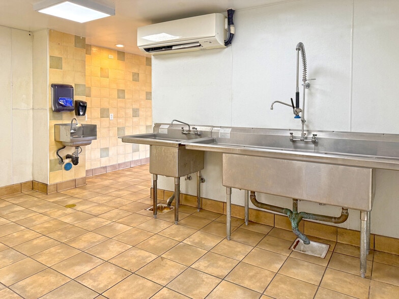 More Photos Of 2509 Hearst Ave, Berkeley Restaurant For Lease