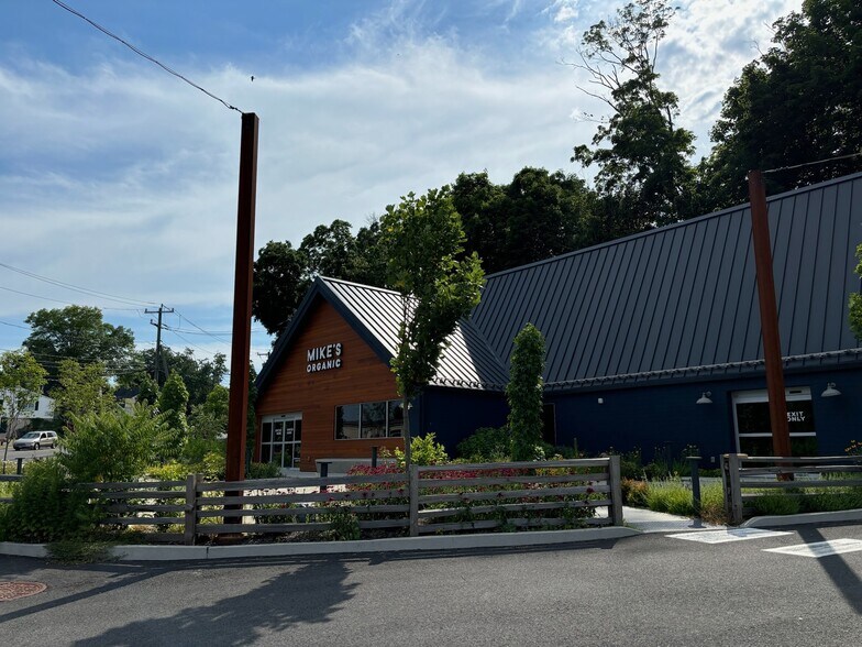 More Photos Of 600 E Putnam Ave, Cos Cob Freestanding For Lease