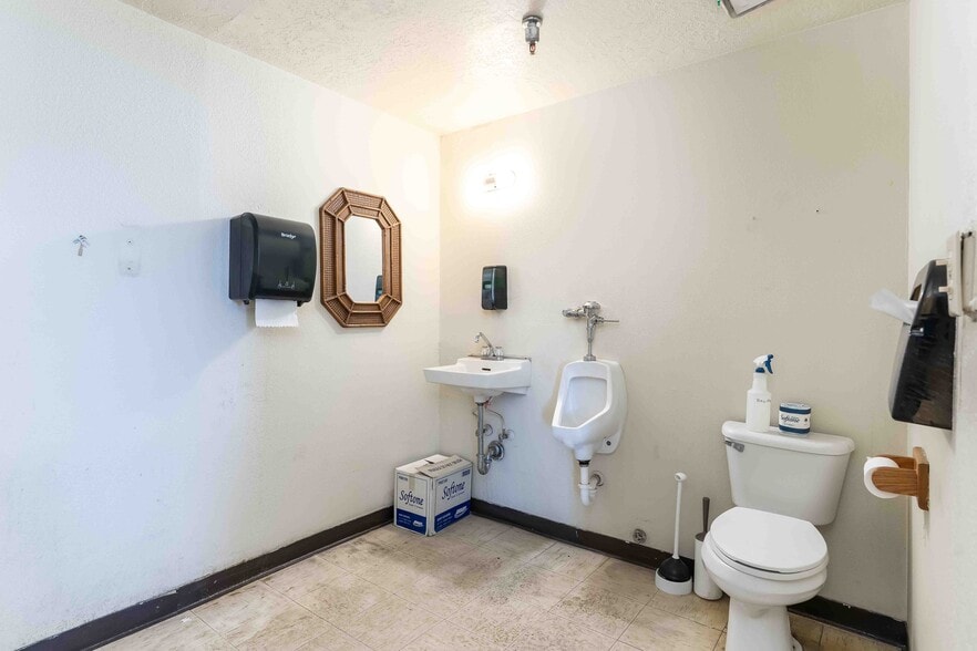 More Photos Of 7212 E Main St, Farmington Warehouse For Sale