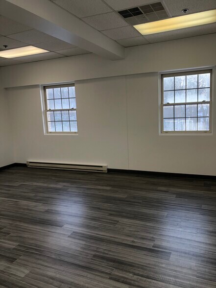 More Photos Of 200 Great Rd, Bedford Storefront Retail Office For Lease