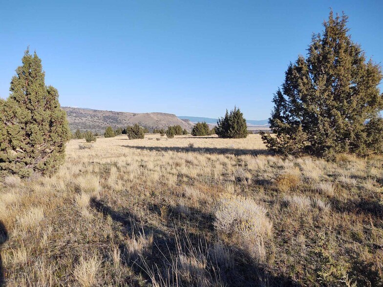 More Photos Of 0 4th, John Day Land For Sale