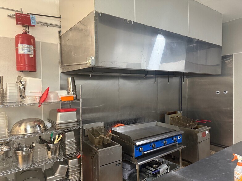 More Photos Of 321-325 E Pershing Rd, Chicago Freestanding For Lease