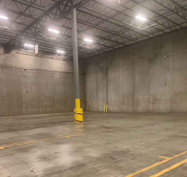 More Photos Of 425 Timber Ridge Rd, Middletown Distribution For Lease