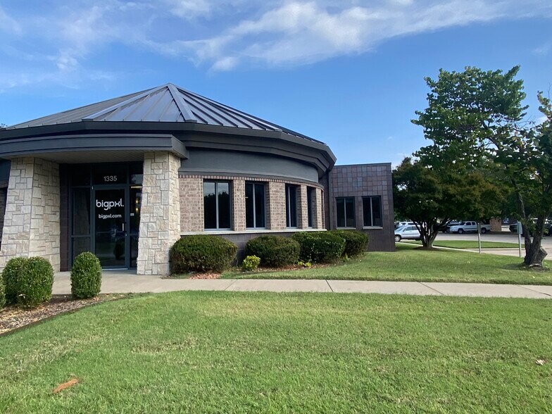 More Photos Of 1335 E Bradford Pky, Springfield Office For Lease