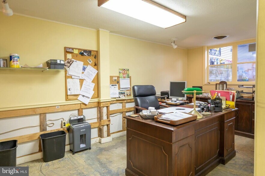 More Photos Of 112 Park Ave, Milford Flex For Sale