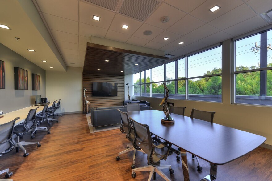 More Photos Of 4611 Centerview, San Antonio Medical For Sale