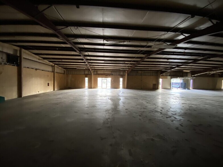 More Photos Of 4618 Wheeler Ave, Fort Smith Light Manufacturing For Lease