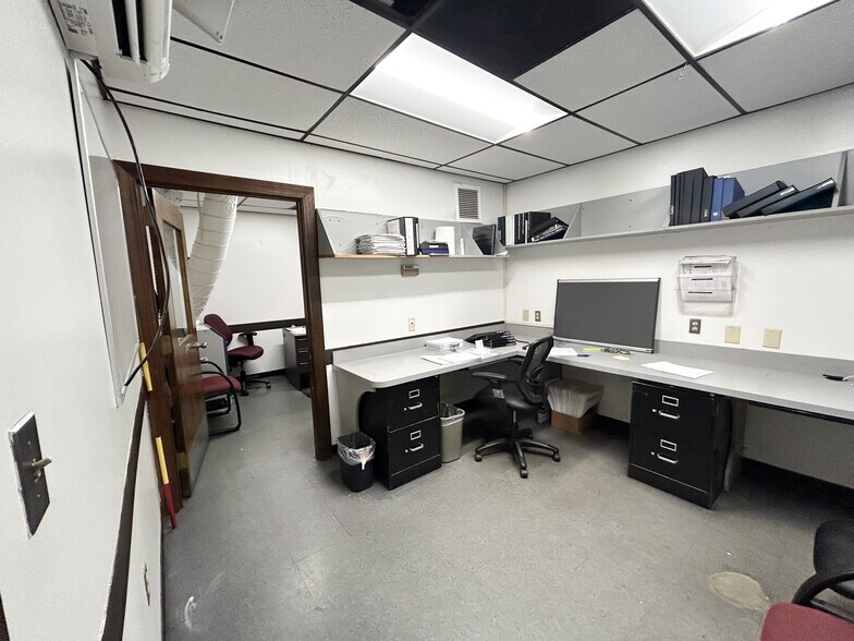 More Photos Of 1205 Corporation Dr, Archdale Warehouse For Lease