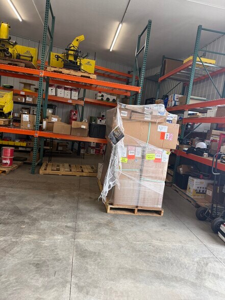 More Photos Of 2318 Ridge Rd, Eau Claire Warehouse For Lease