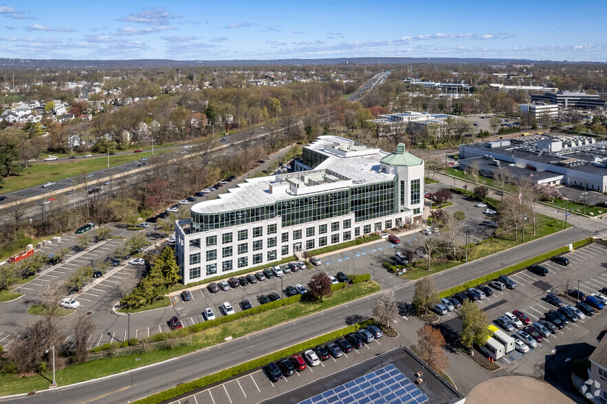 Primary Photo Of 20 Commerce Dr, Cranford Office For Lease