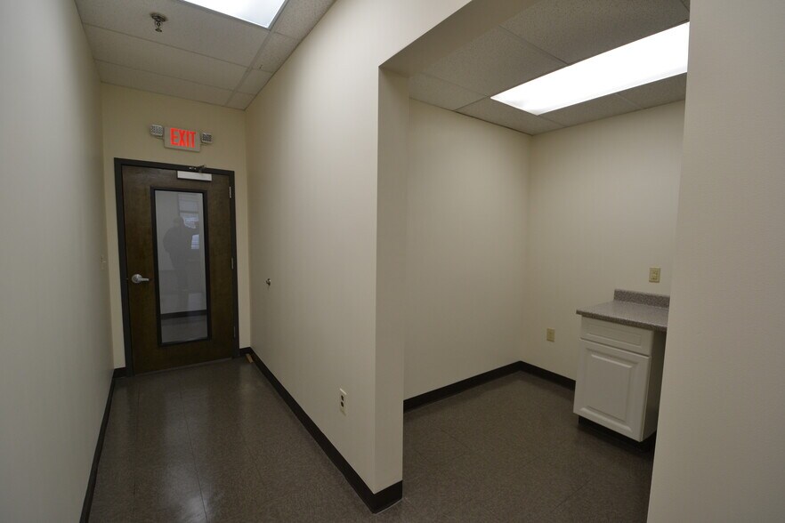 More Photos Of 65 Railroad Ave, Ridgefield Flex For Lease