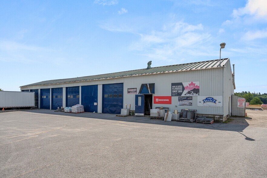 More Photos Of 1054 Gillan Rd, Renfrew General Retail For Sale