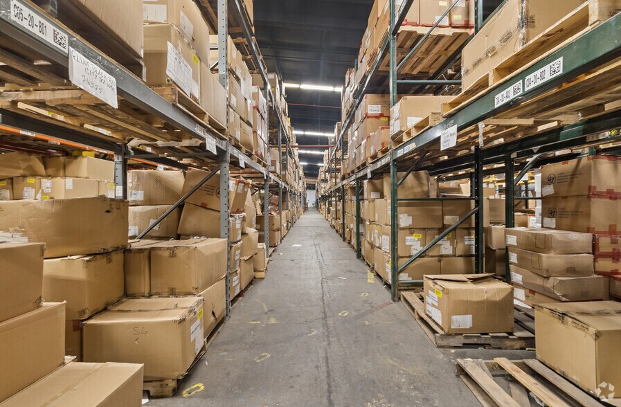 More Photos Of 229-239 Neck Rd, Haverhill Warehouse For Lease