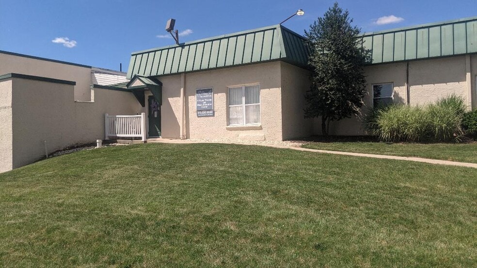 More Photos Of 1494 N Charlotte St, Pottstown General Retail For Lease
