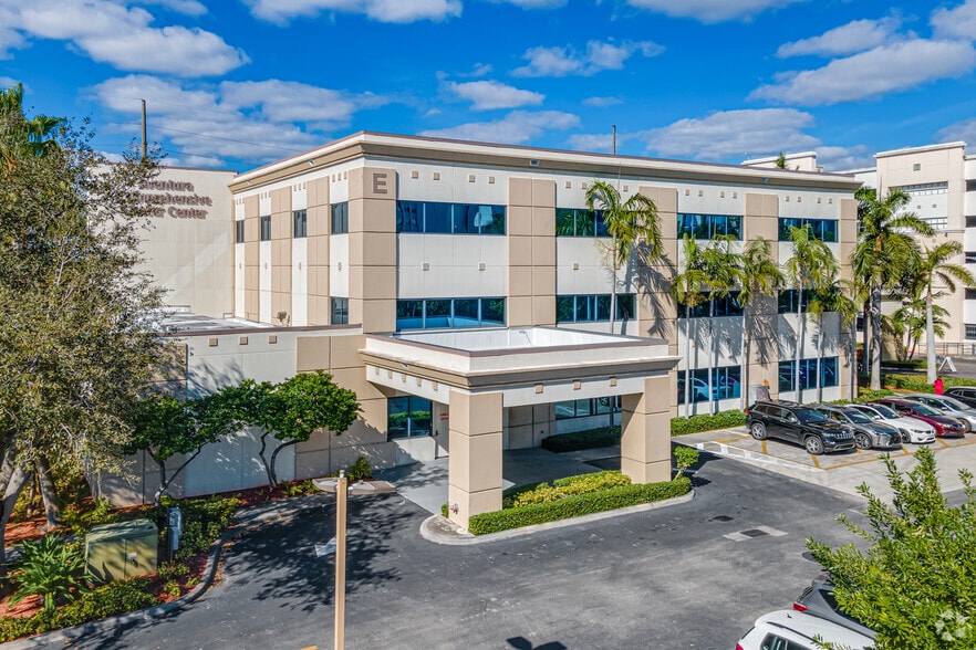 Primary Photo Of 20950 NE 27th Ct, Miami Medical For Lease