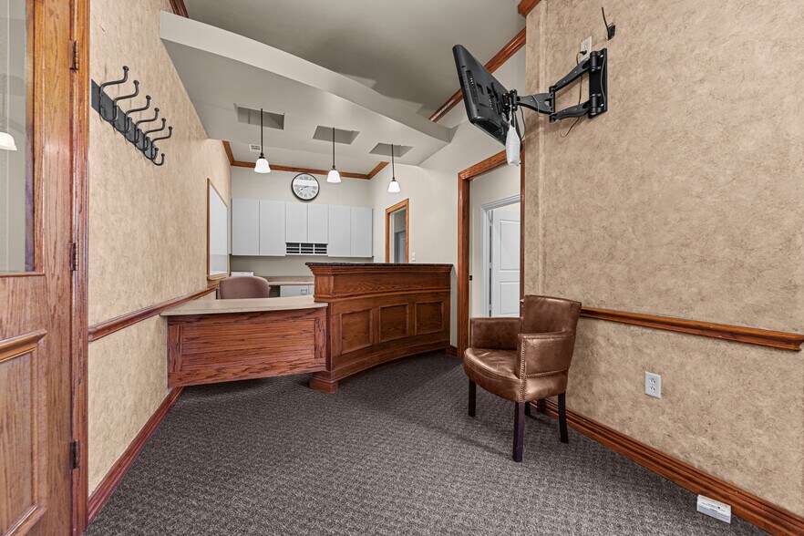 More Photos Of 1115 Kinwest Pky, Irving Medical For Lease