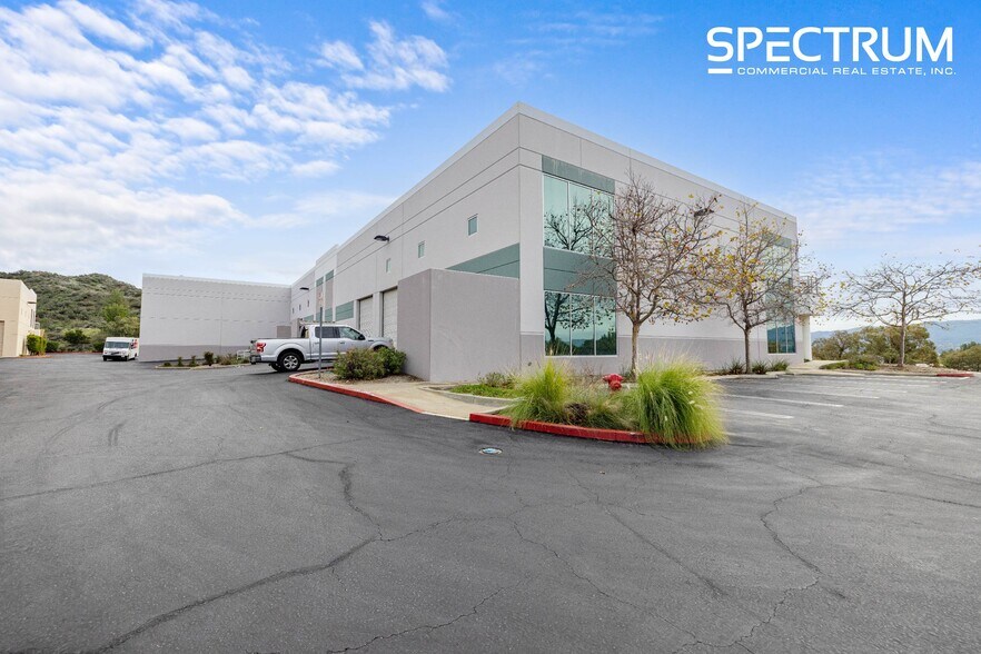 More Photos Of 28288 Alta Vista Ave, Valencia Distribution For Lease