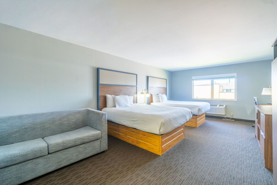 More Photos Of 4230 S Lewis Blvd, Sioux City Hotel For Sale