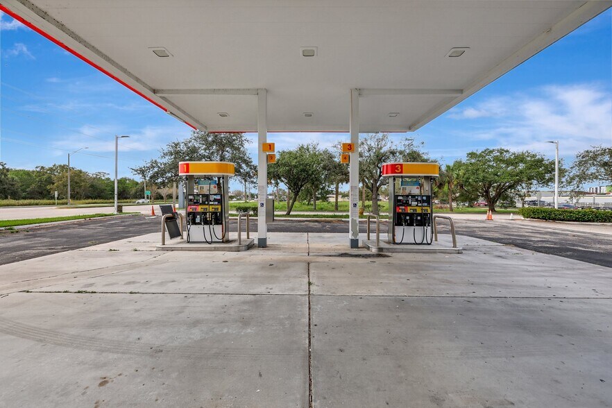 More Photos Of 4696 Okeechobee Rd, Fort Pierce Service Station For Sale