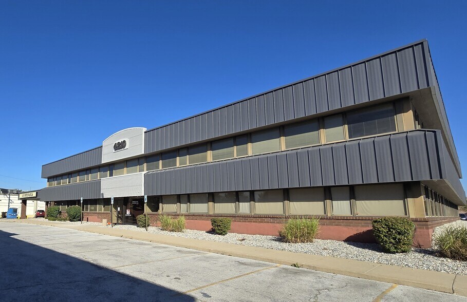 More Photos Of 4210 Sylvania Ave, Toledo Medical For Lease