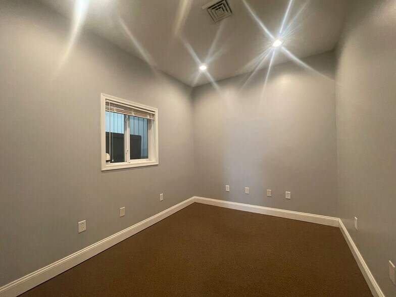 More Photos Of 247 Tioga St, Wellsboro Auto Repair For Lease