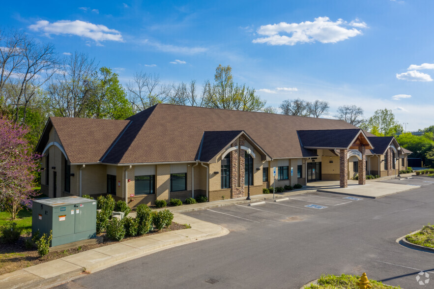 Primary Photo Of 242 Indian Lake Blvd, Hendersonville Medical For Lease