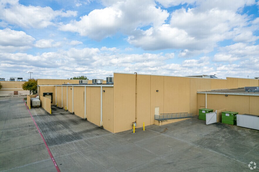 More Photos Of 16623-16641 N Coit Rd, Dallas General Retail For Lease