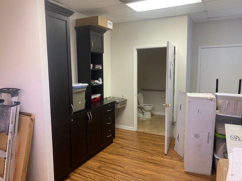 More Photos Of 1908-1932 Highland Oaks Blvd, Lutz Medical For Lease