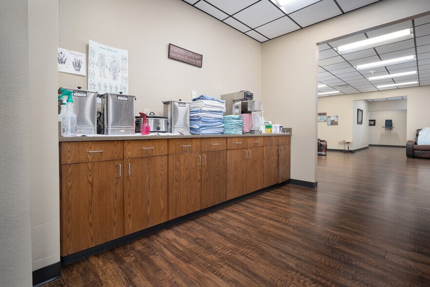 More Photos Of 4200 Carriage Way, Weatherford Medical For Sale